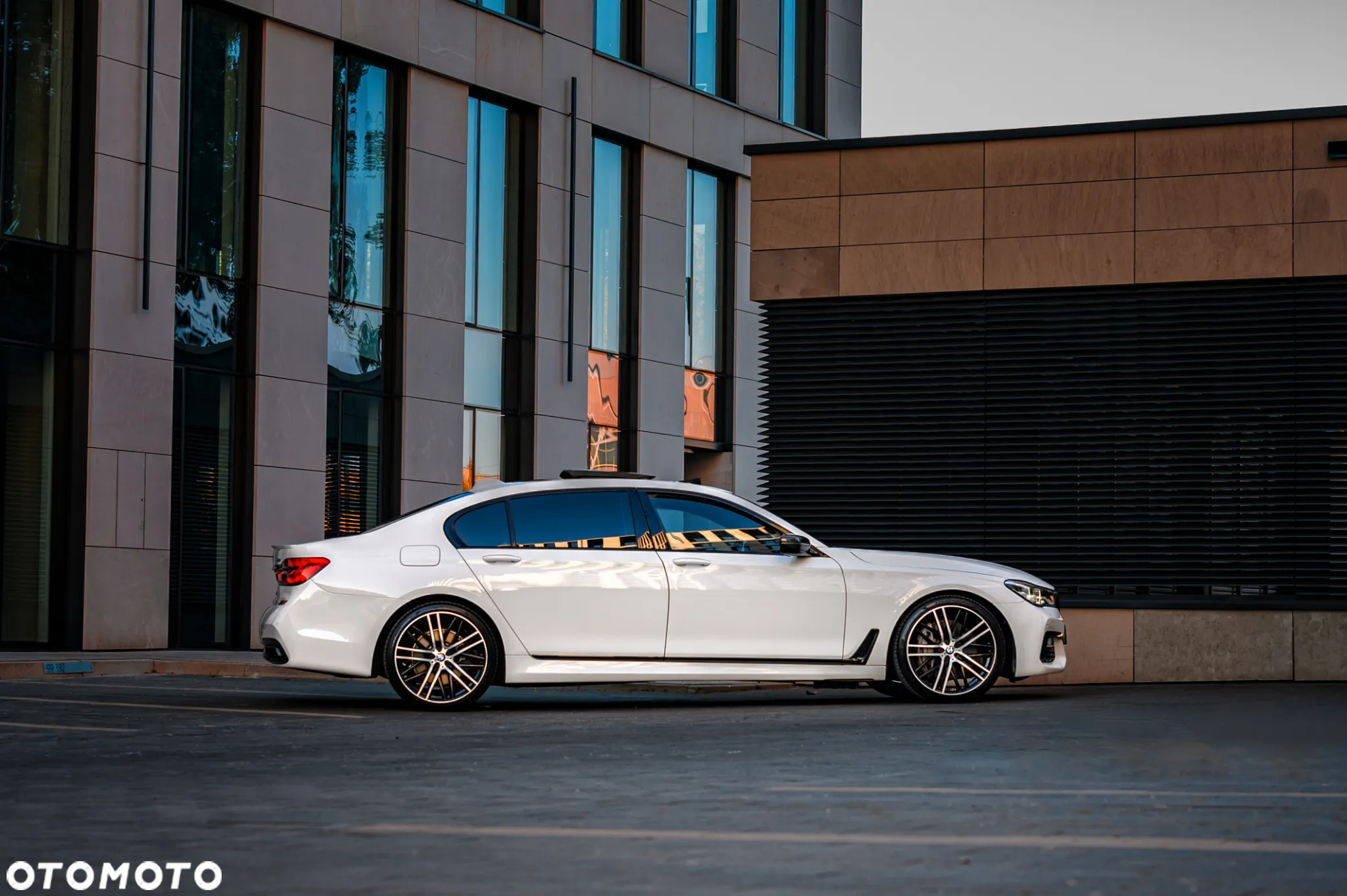 BMW Seria 7 750Li xDrive - 15