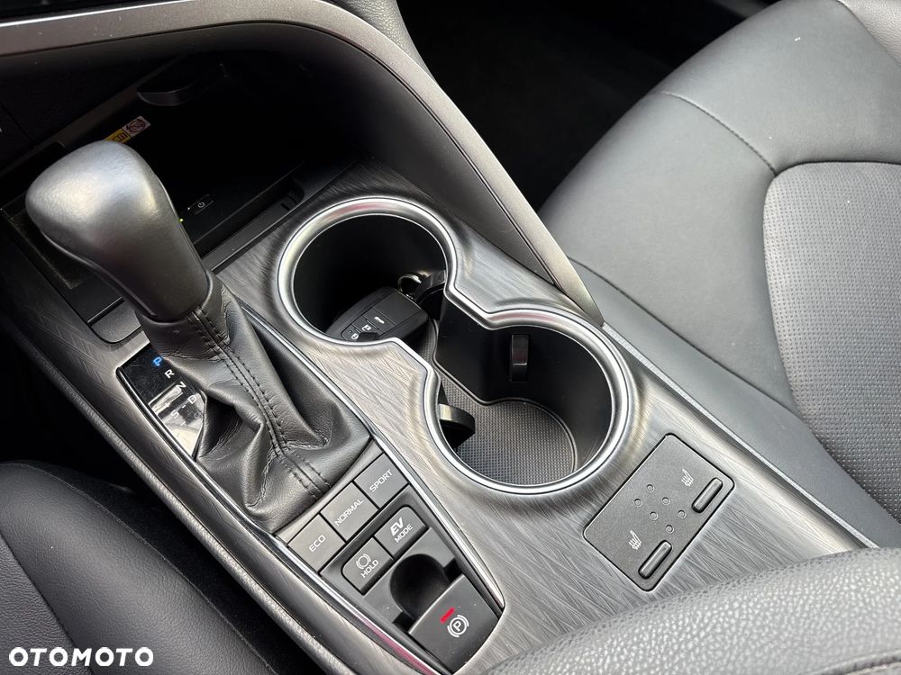 Toyota Camry 2.5 Hybrid Executive CVT - 17