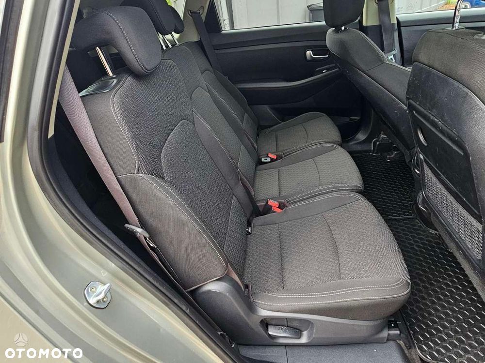 Kia Carens 1.7 CRDi 115 Dream-Team Edition - 36