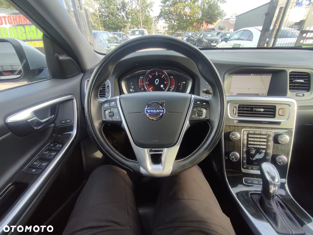 Volvo V60 D6 AWD Plug-in Hybrid Summum - 22