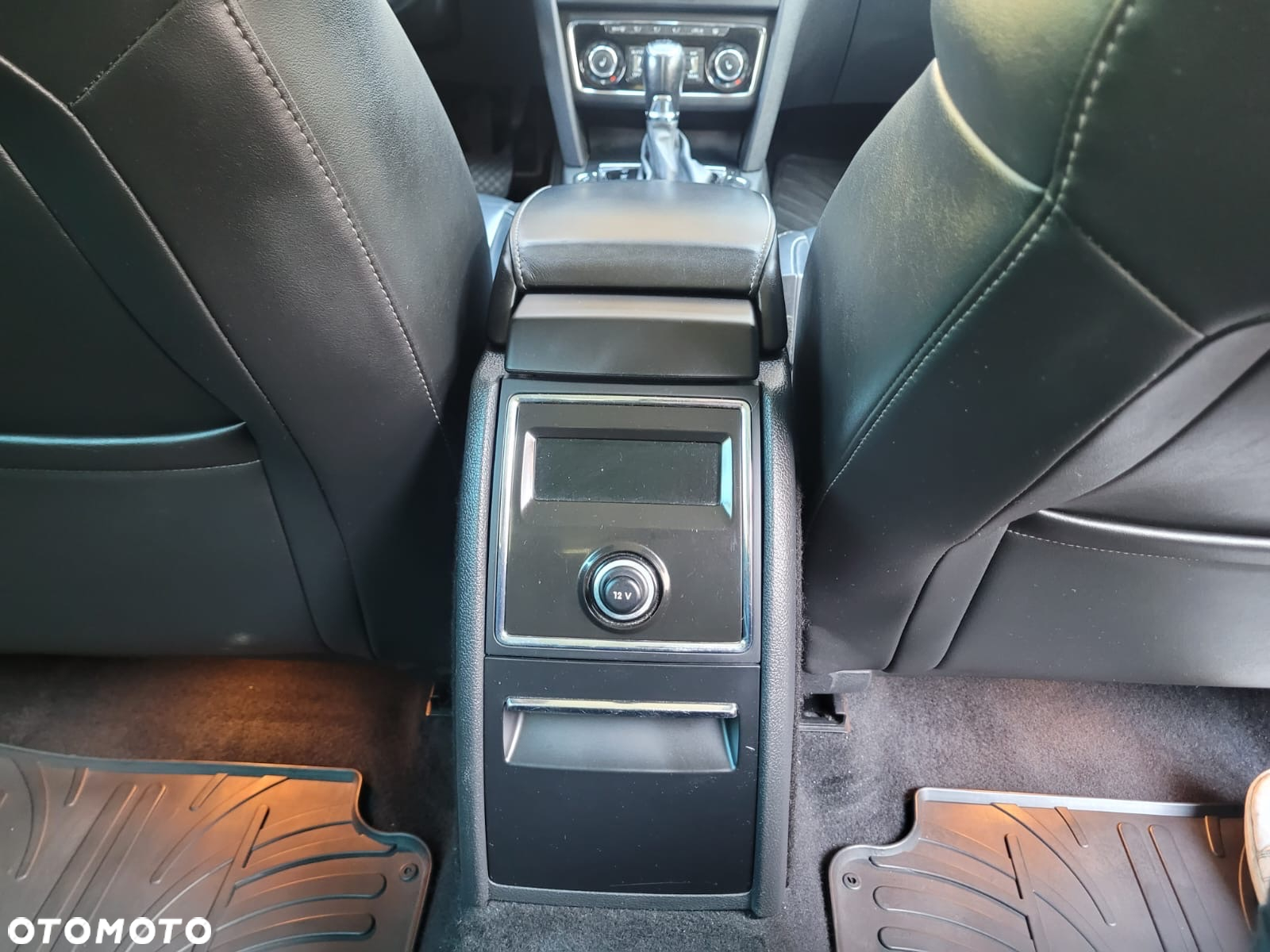 Skoda Superb 2.0 TDI DSG Elegance - 24