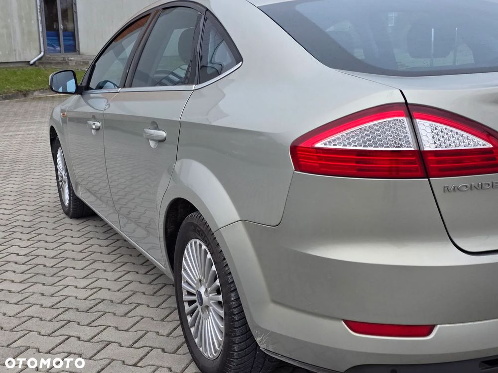 Ford Mondeo 2.3 Ghia - 14