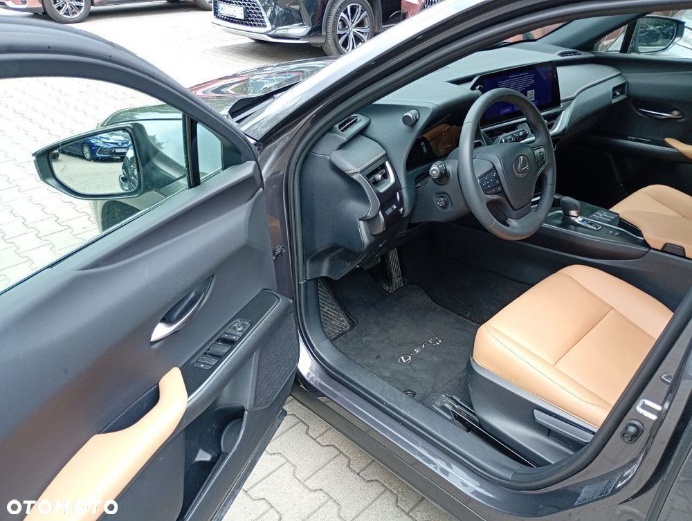 Lexus UX 300h F Sport Design - 3