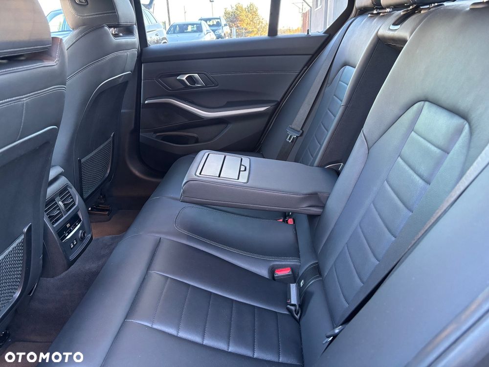 BMW Seria 3 320d xDrive Advantage sport - 31