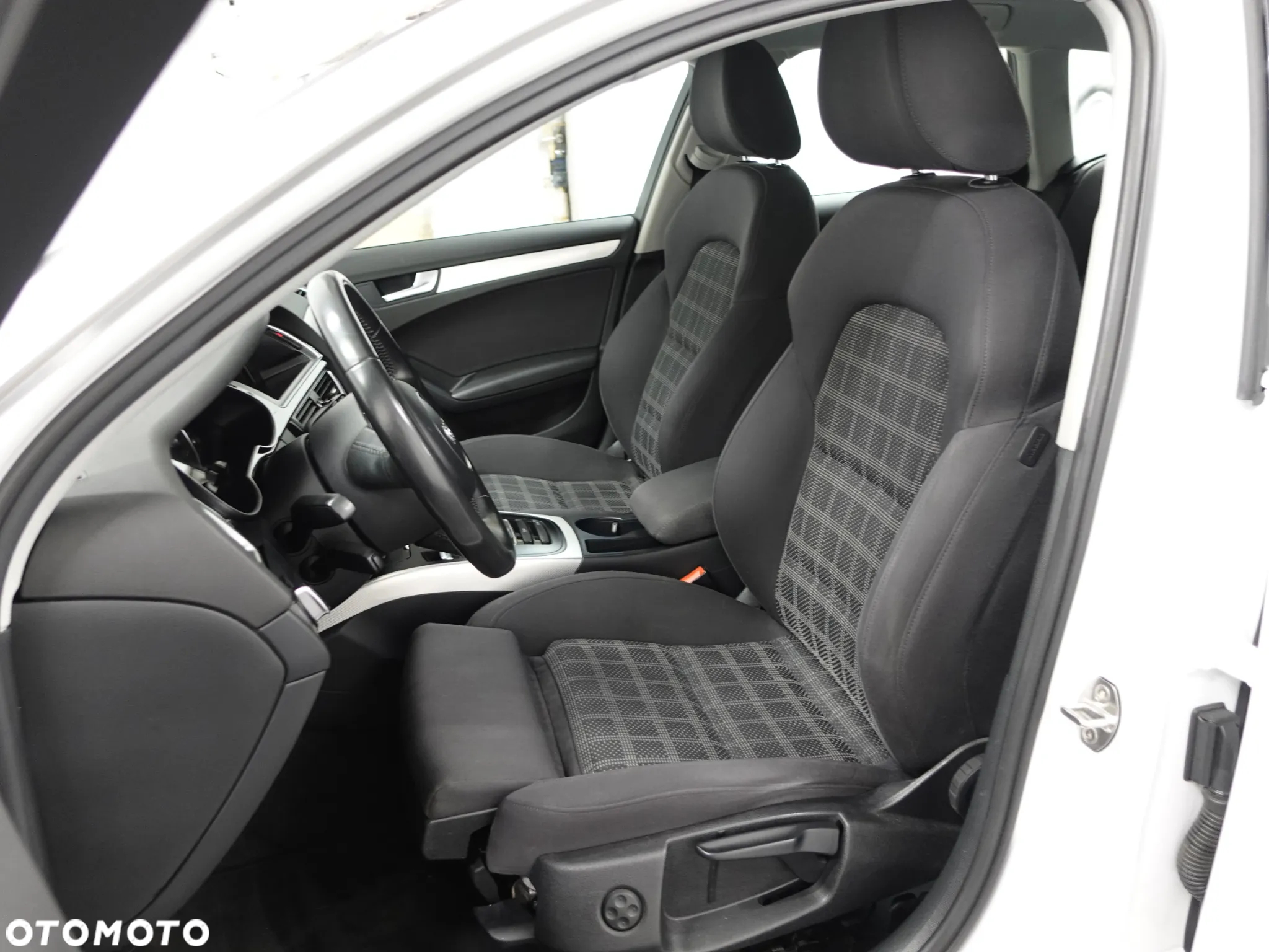 Audi A4 Avant 2.0 TDI DPF clean diesel quattro S line Sportpaket - 24