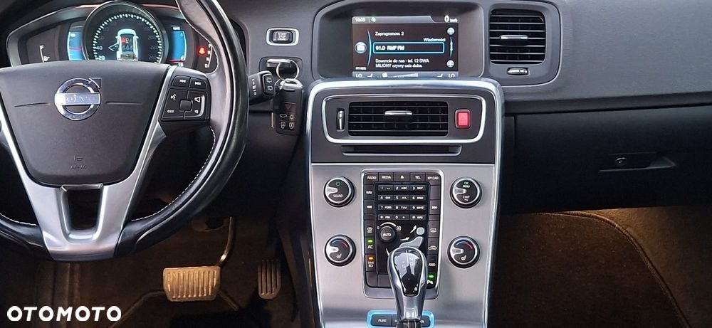 Volvo V60 D6 AWD Plug-in Hybrid Summum - 14