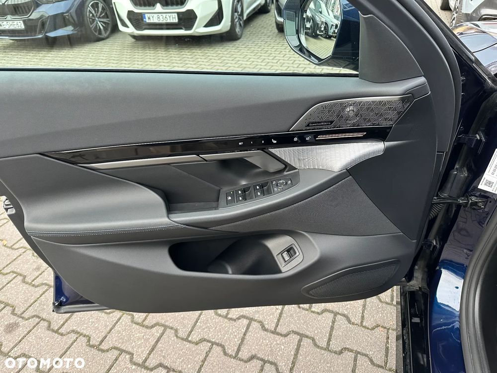 BMW Seria 5 530e xDrive PHEV M Sport - 12