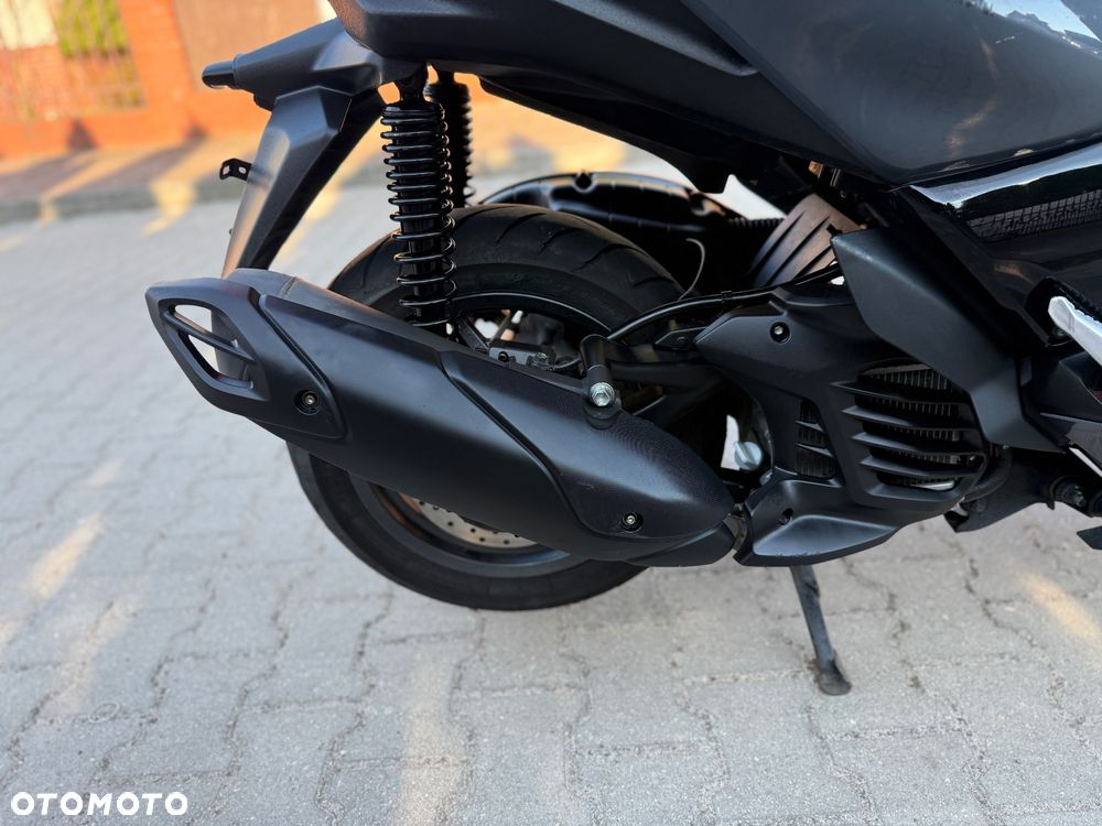 Yamaha X-max - 9