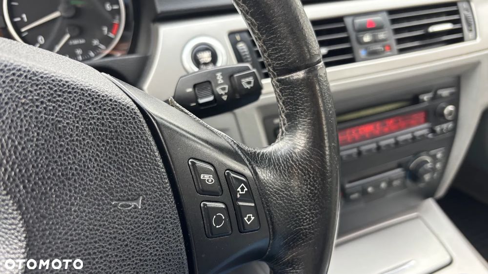 BMW Seria 3 320i - 28
