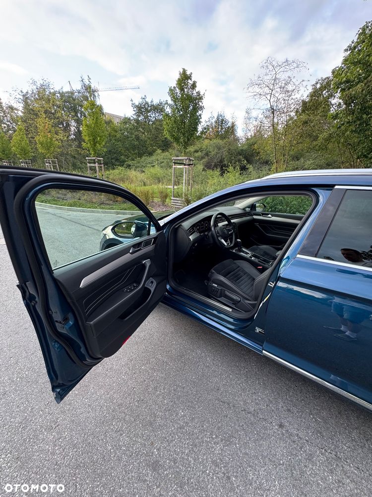 Volkswagen Passat Variant 2.0 TDI 4Mot Elegance DSG - 9