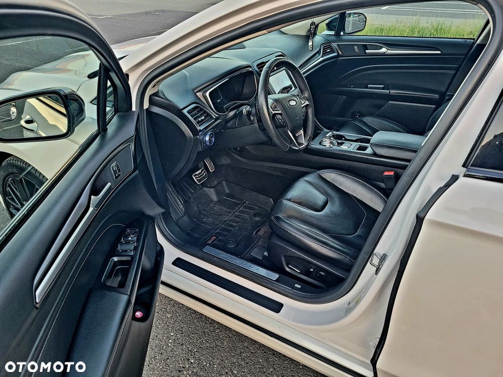Ford Fusion - 29
