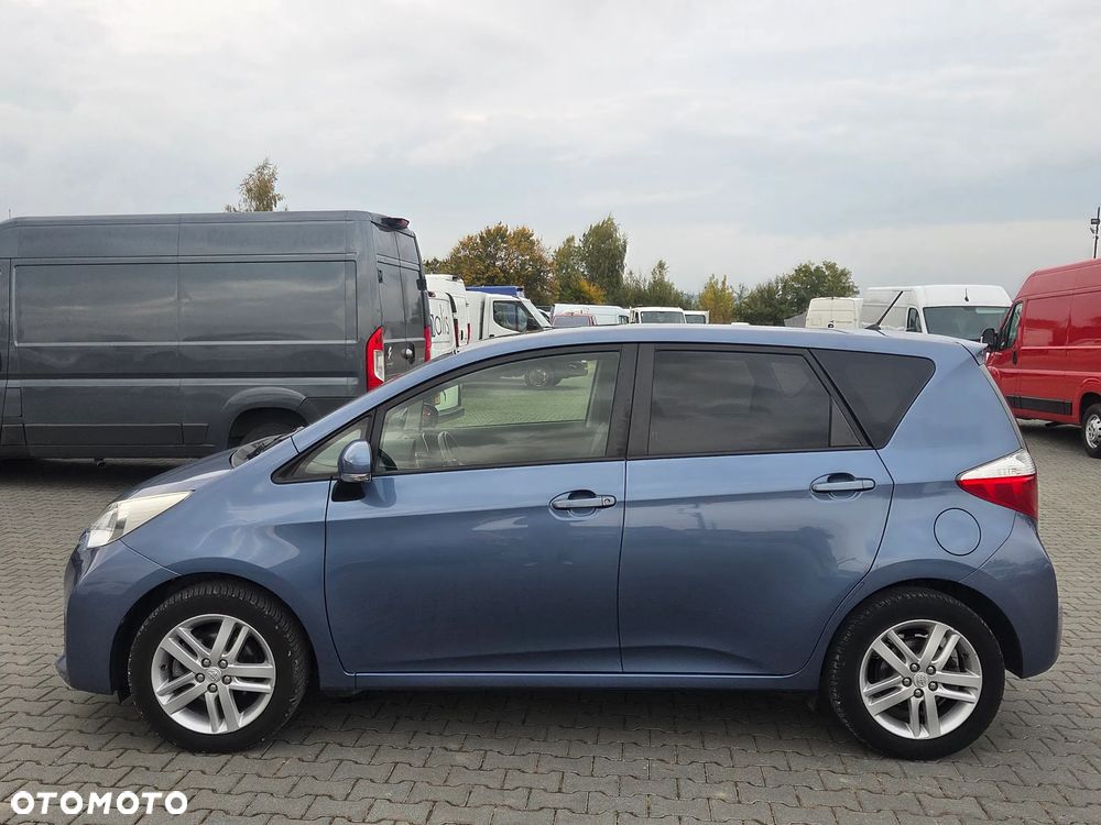Toyota Verso-S 2013 photo 2
