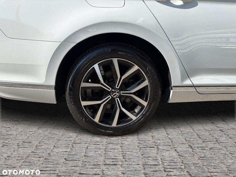 Volkswagen Passat - 19