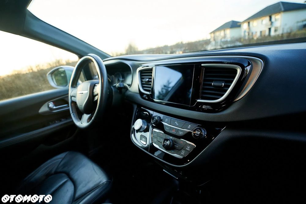 Chrysler Pacifica - 36