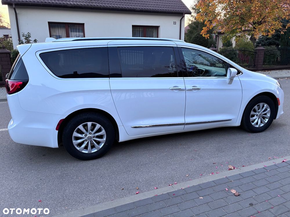 Chrysler Pacifica - 17