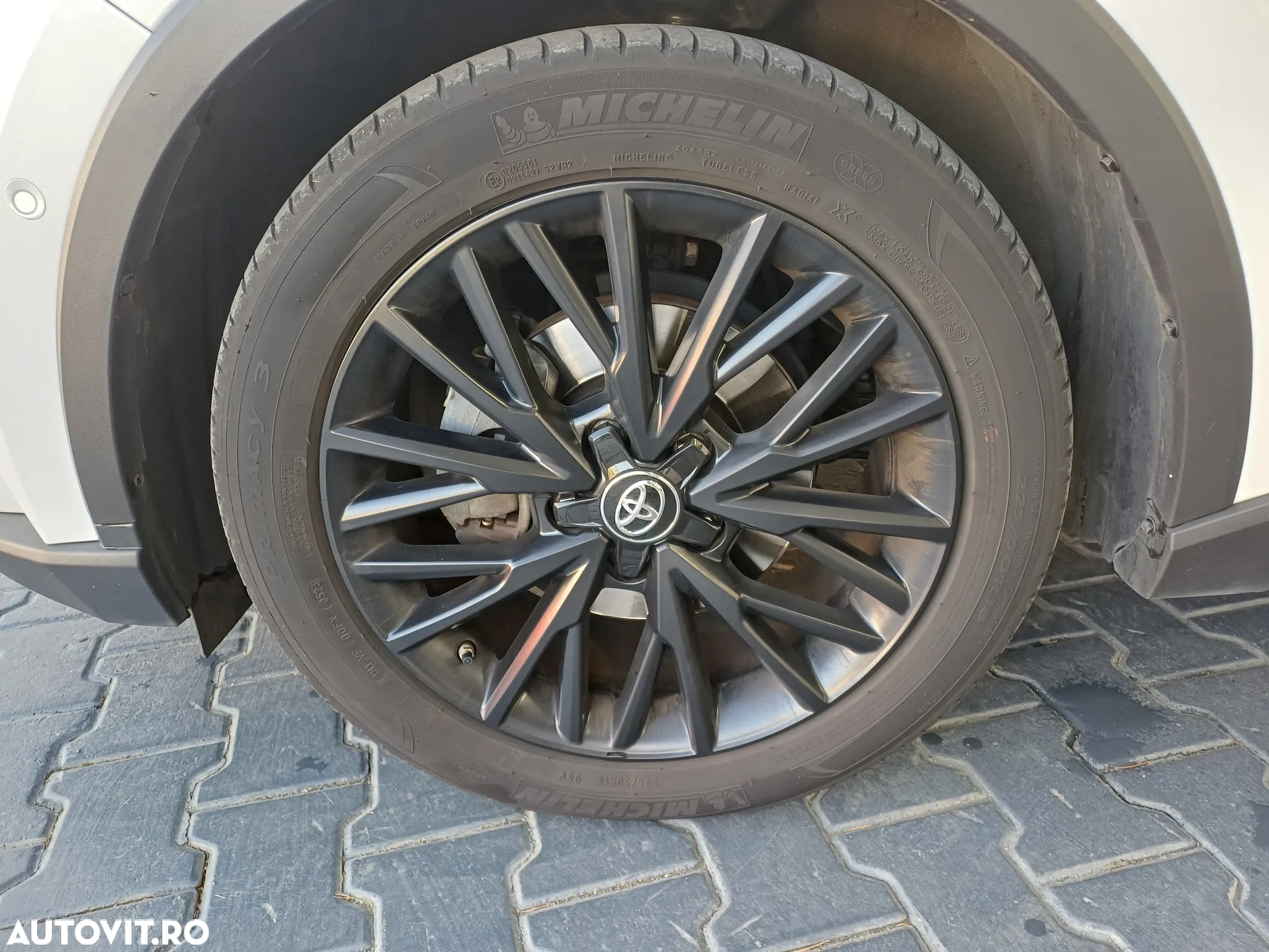Toyota C-HR 2.0 HSD 184 CP 4x2 CVT Classy Bi-Tone - 4
