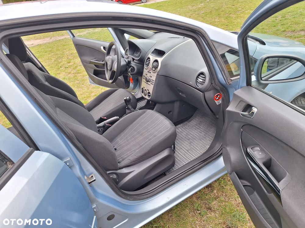 Opel Corsa 1.4 16V Cosmo - 19