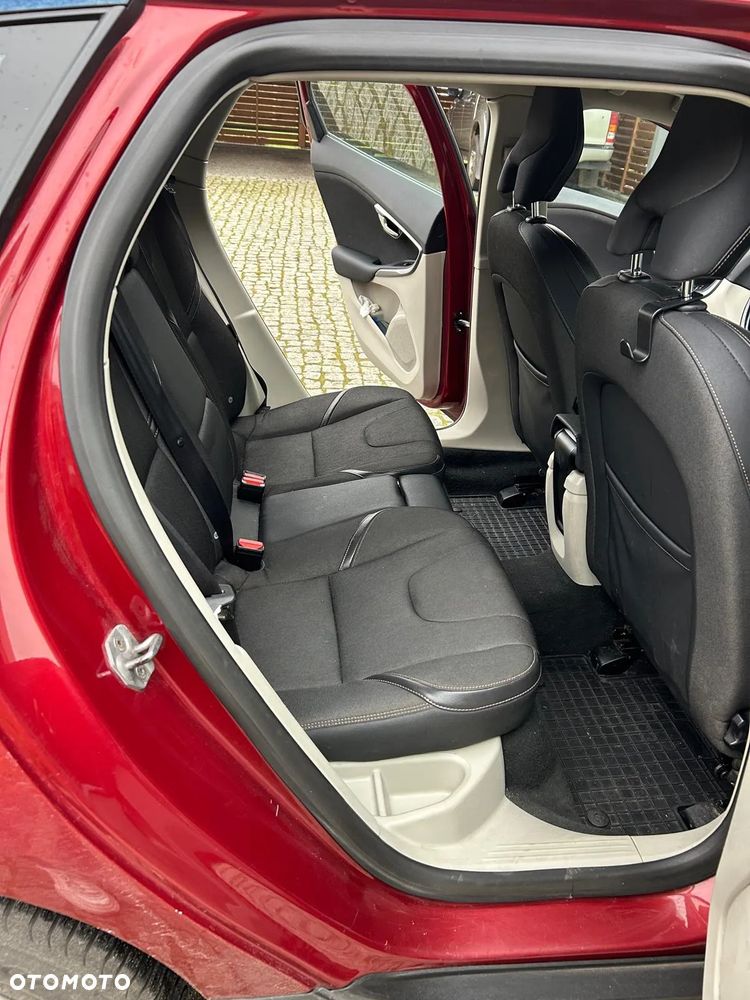 Volvo V40 Cross Country - 13