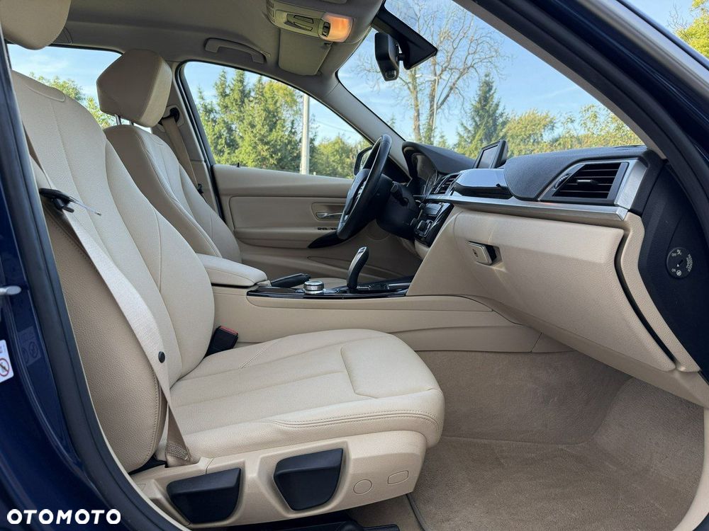 BMW Seria 3 320i Luxury Line - 24