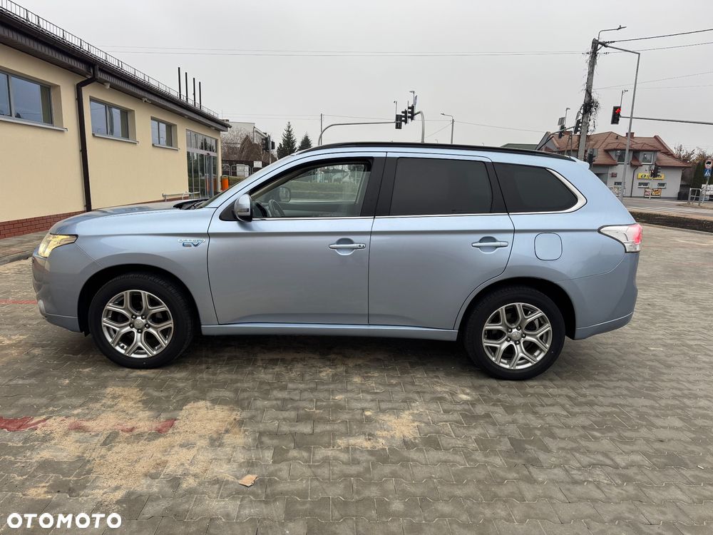 Mitsubishi Outlander - 10