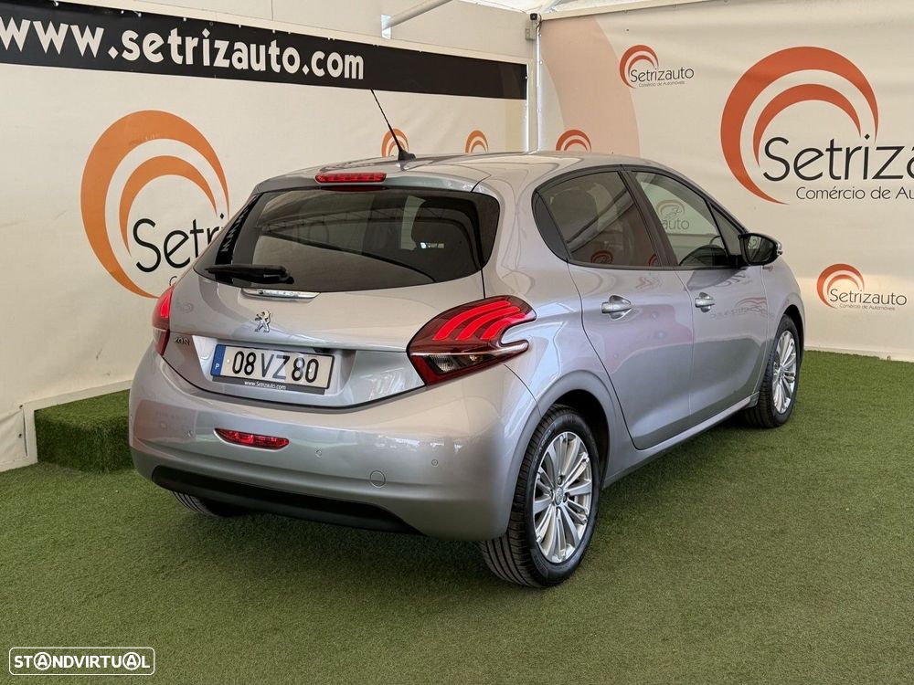 Peugeot 208 1.2 PureTech Signature - 6