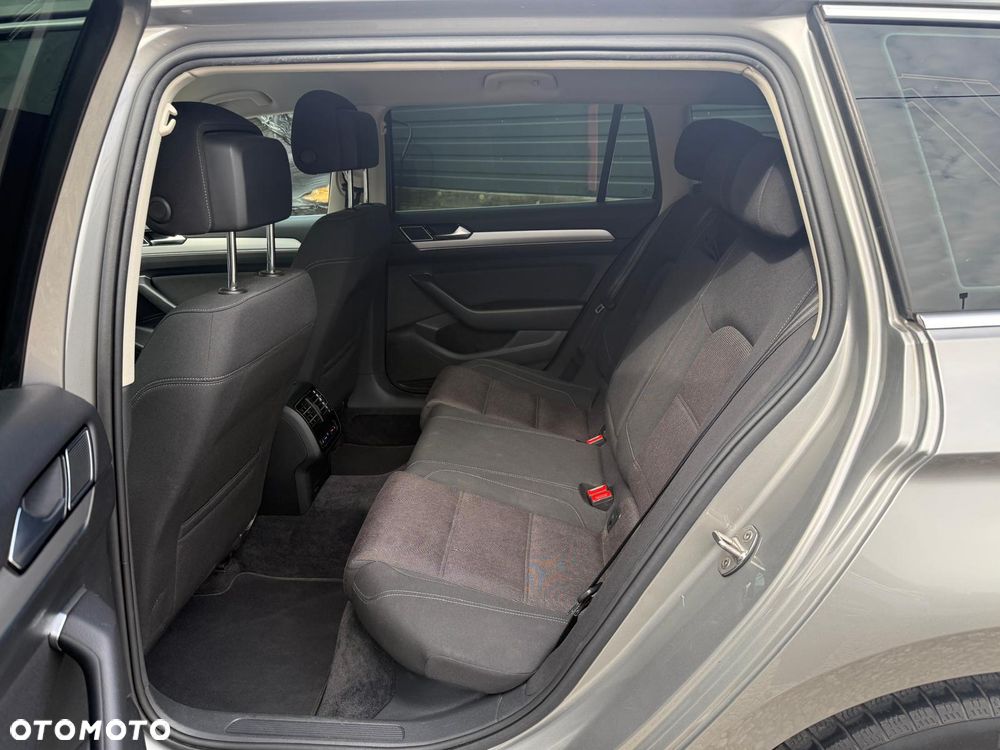 Volkswagen Passat 2.0 TDI (BlueMotion Technology) DSG Highline - 24