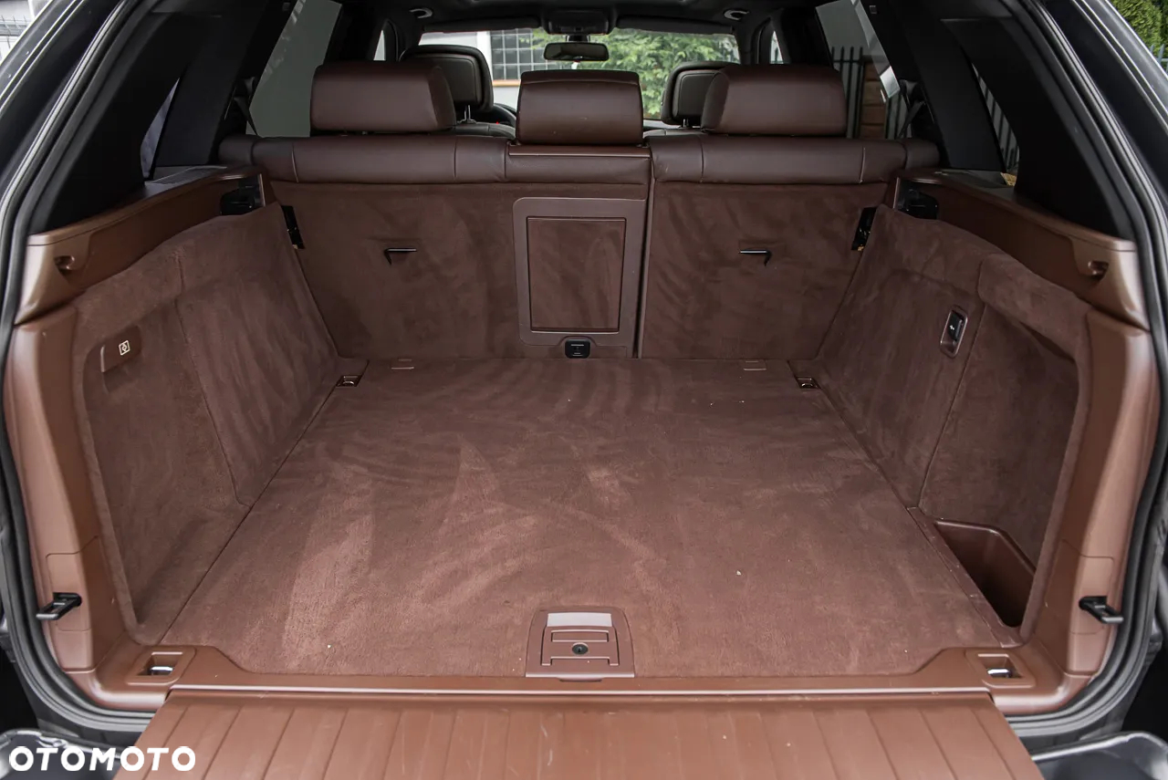 BMW X5 4.8i xDrive - 28