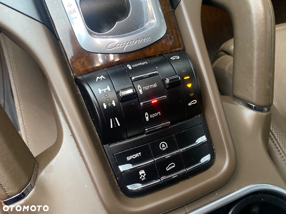 Porsche Cayenne - 32