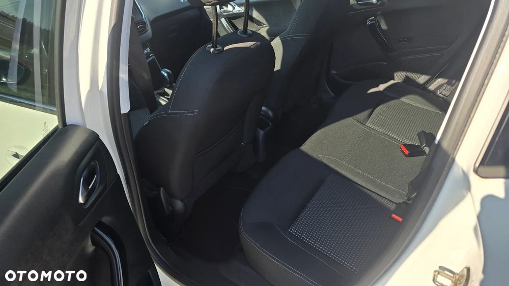 Peugeot 208 1.2 PureTech Allure - 9