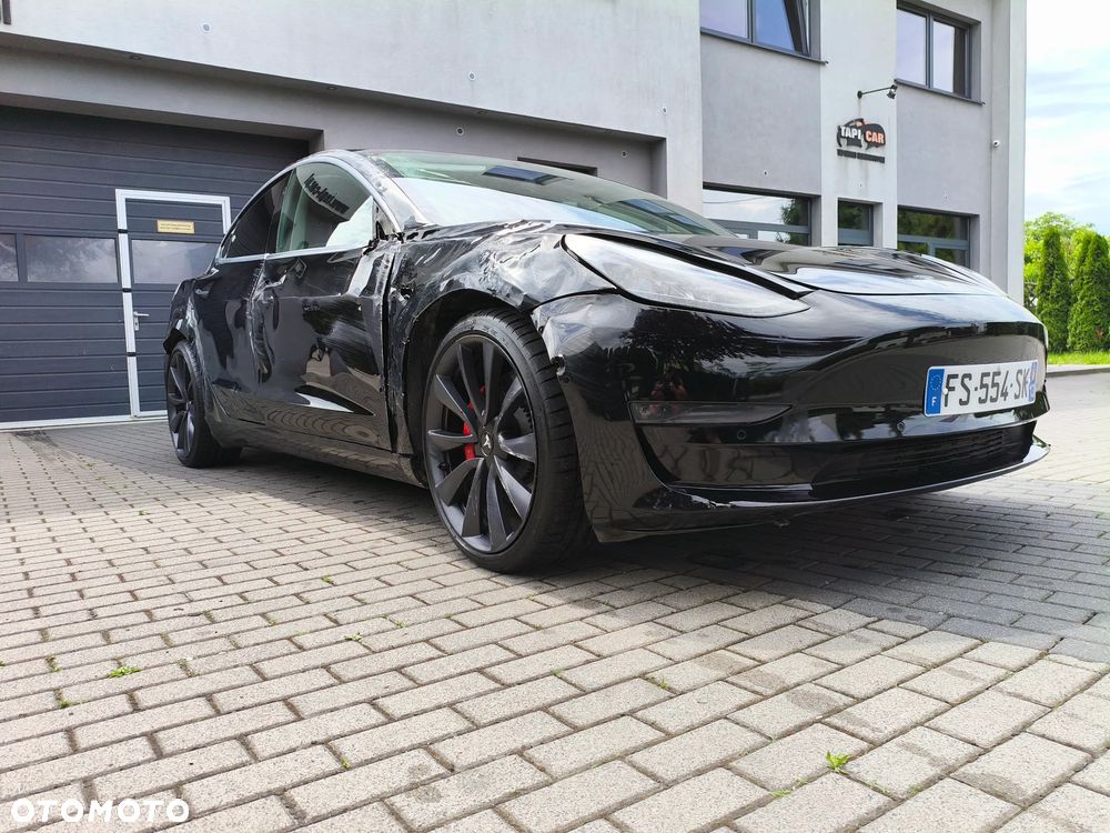 Tesla Model 3 - 4
