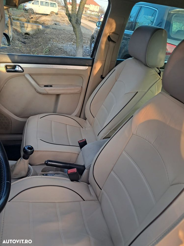 Volkswagen Touran - 10