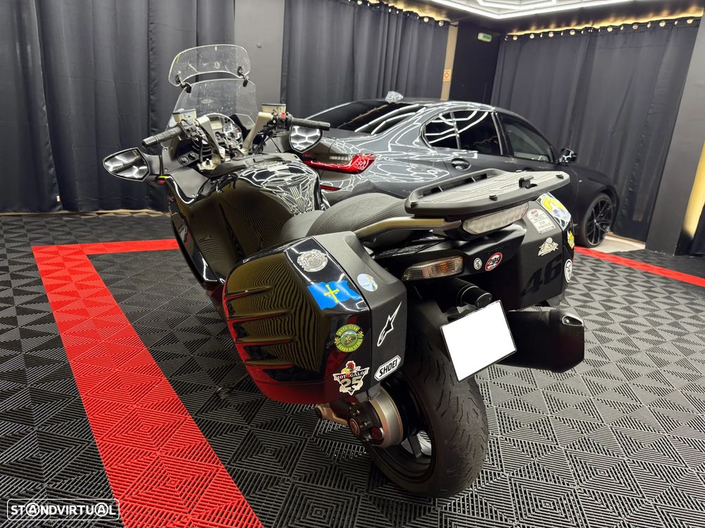 Kawasaki GTR 1400 - 7