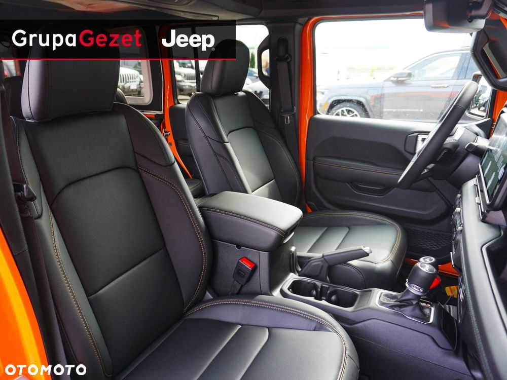 Jeep Wrangler - 8