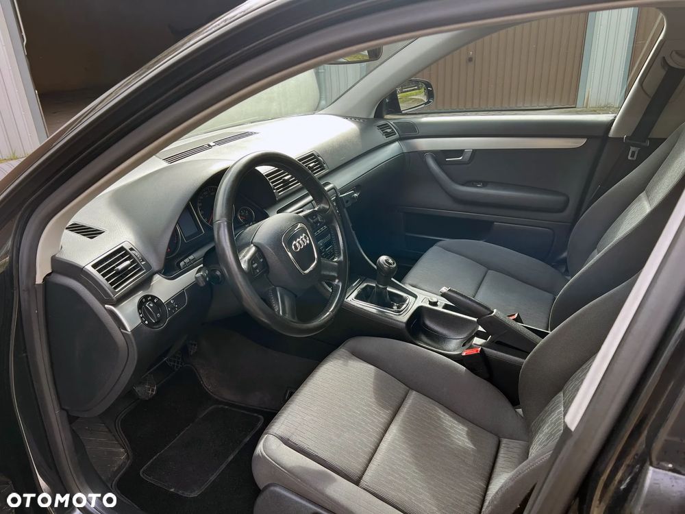 Audi A4 Limousine - 11