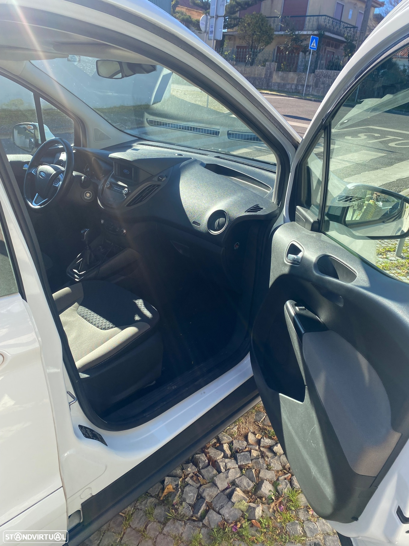 Ford Tourneo Courier 1.5 TDCi Ambiente - 16