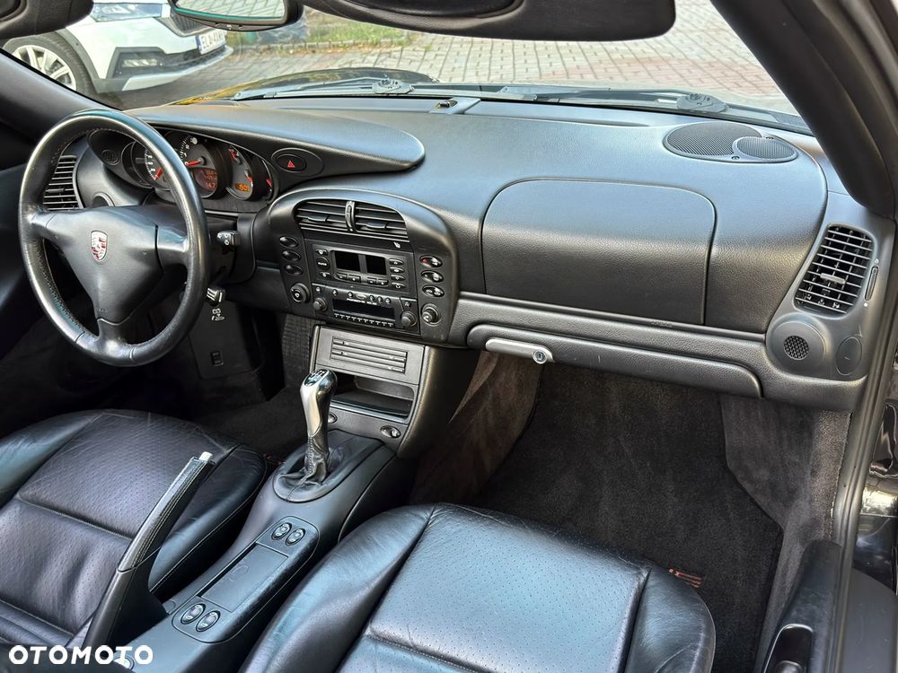 Porsche 911 Carrera - 28