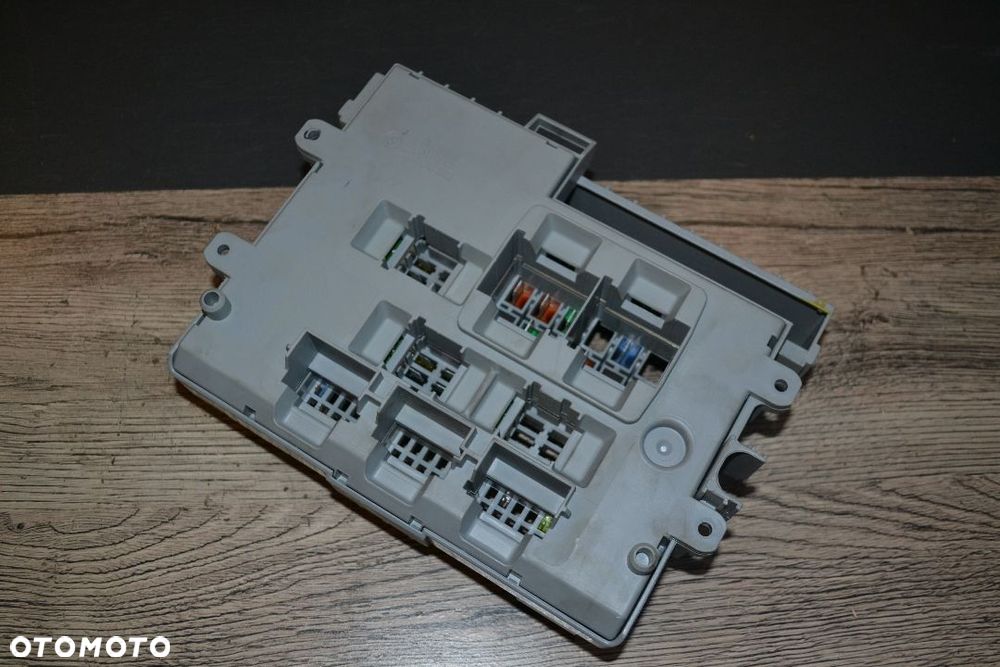BMW E81 E82 E87 E88 E90 E92 MODUŁ BSI SKRZYNKA BEZPIECZNIKÓW 6906621-06 6906621-03 - 6