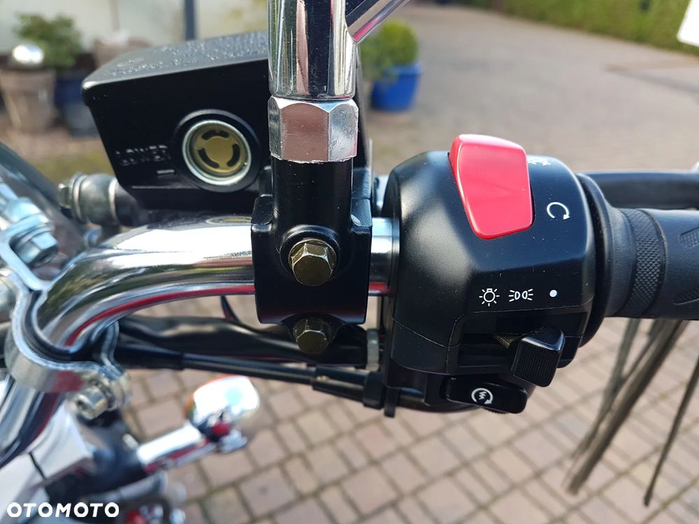 Suzuki Intruder - 15