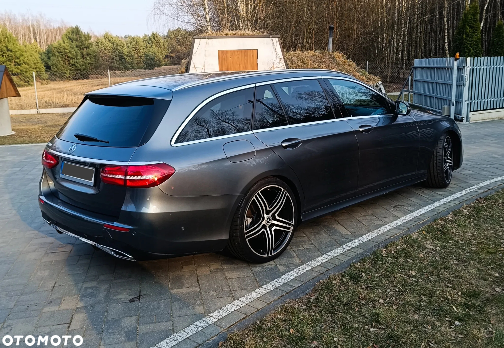 Mercedes-Benz Klasa E 220 d T 9G-TRONIC AMG Line - 13