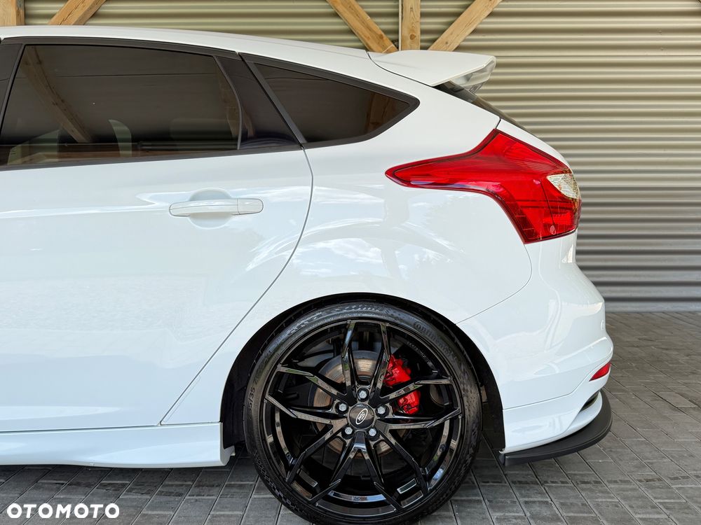 Ford Focus 2.0 EcoBoost ST mit Leder-Exclusiv-Paket - 19