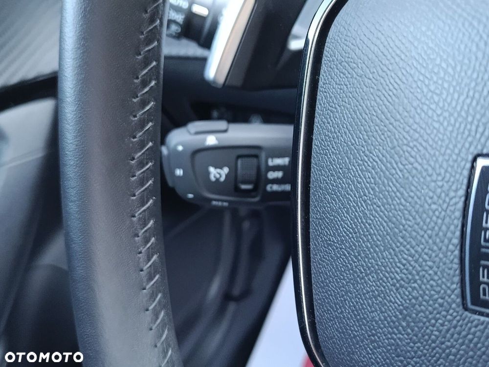 Peugeot 2008 PureTech 130 Allure S&S EAT8 - 33
