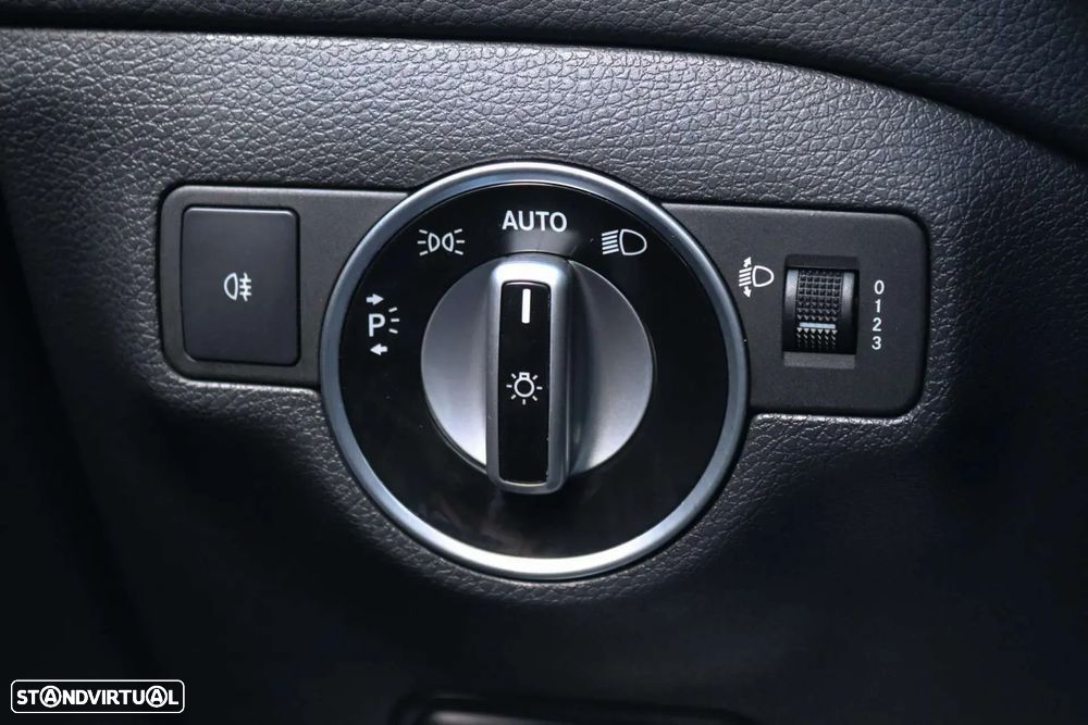 Mercedes-Benz GLA 180 d Urban - 18
