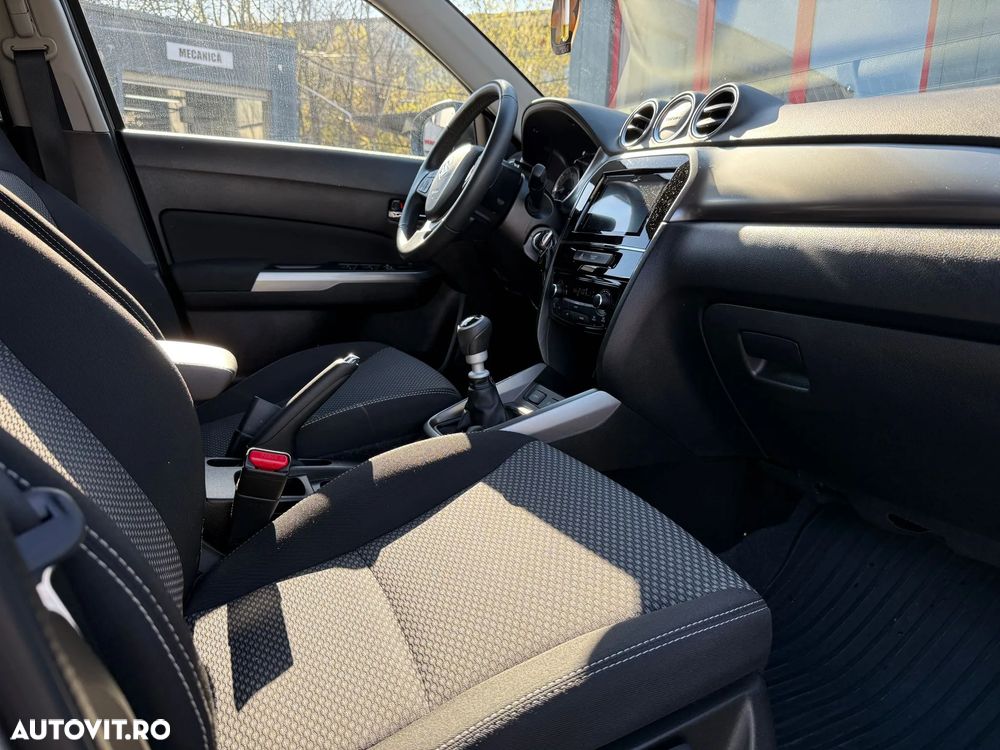Suzuki Vitara 1.4 Boosterjet MHEV Passion - 23