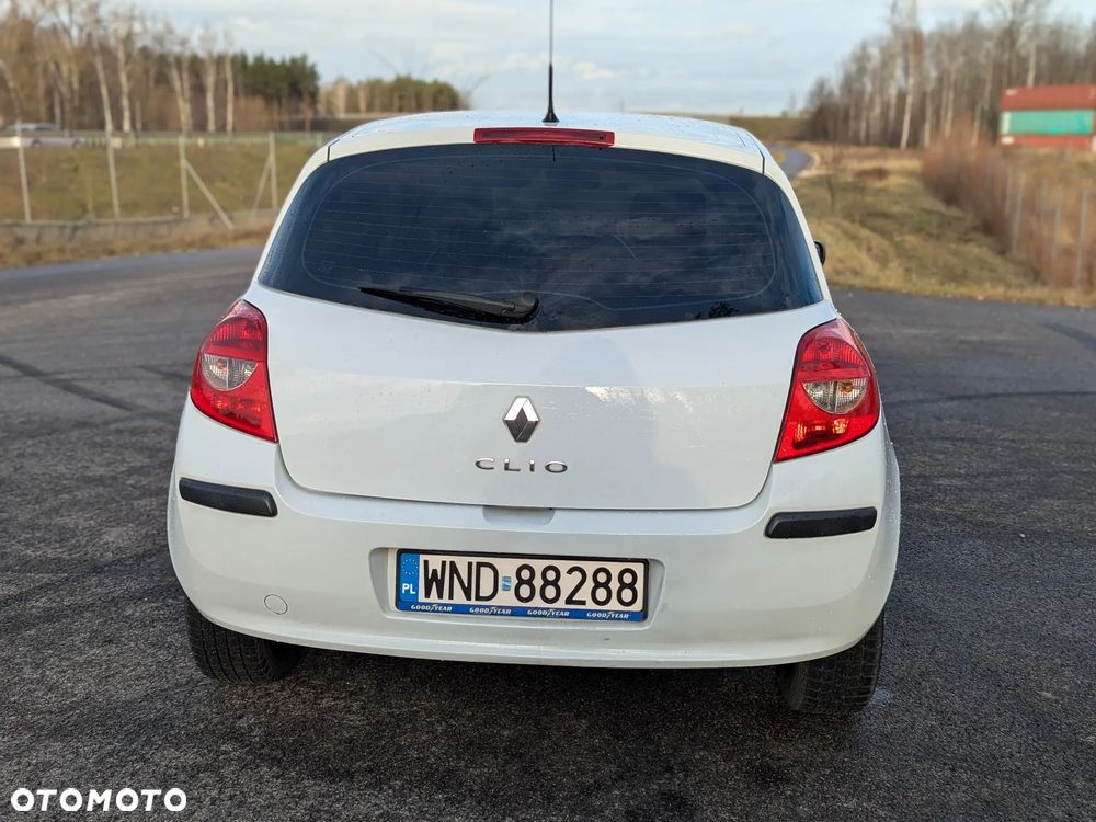 Renault Clio - 32