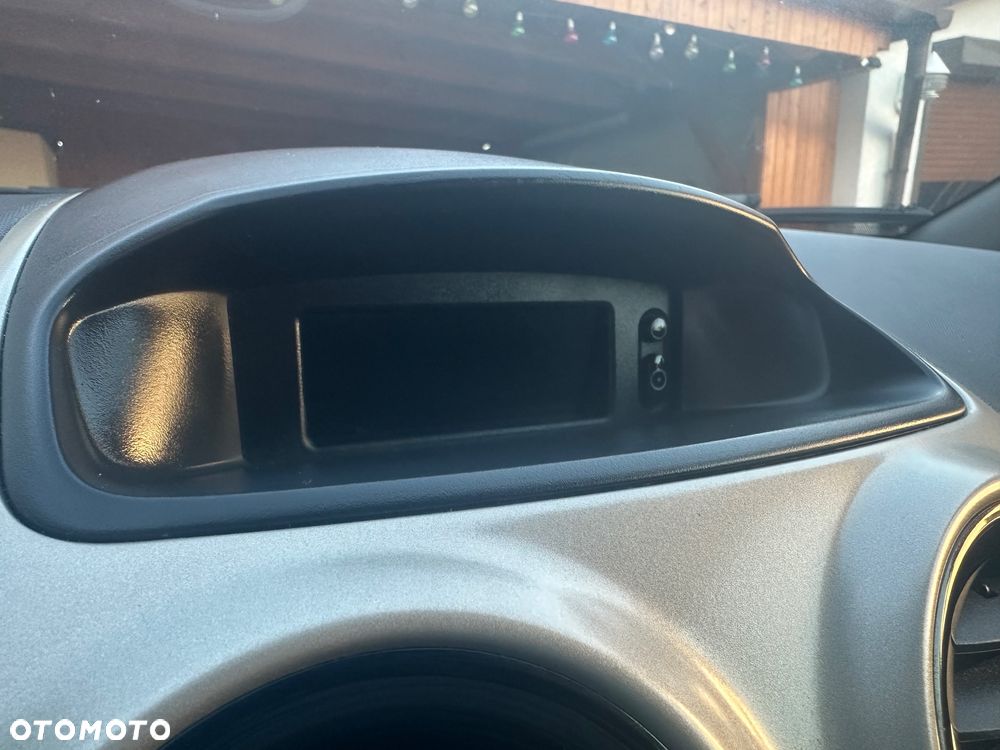 Opel Corsa 1.2 16V Enjoy - 10