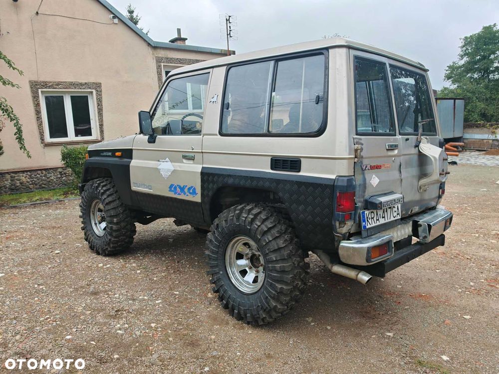 Toyota Land Cruiser - 3