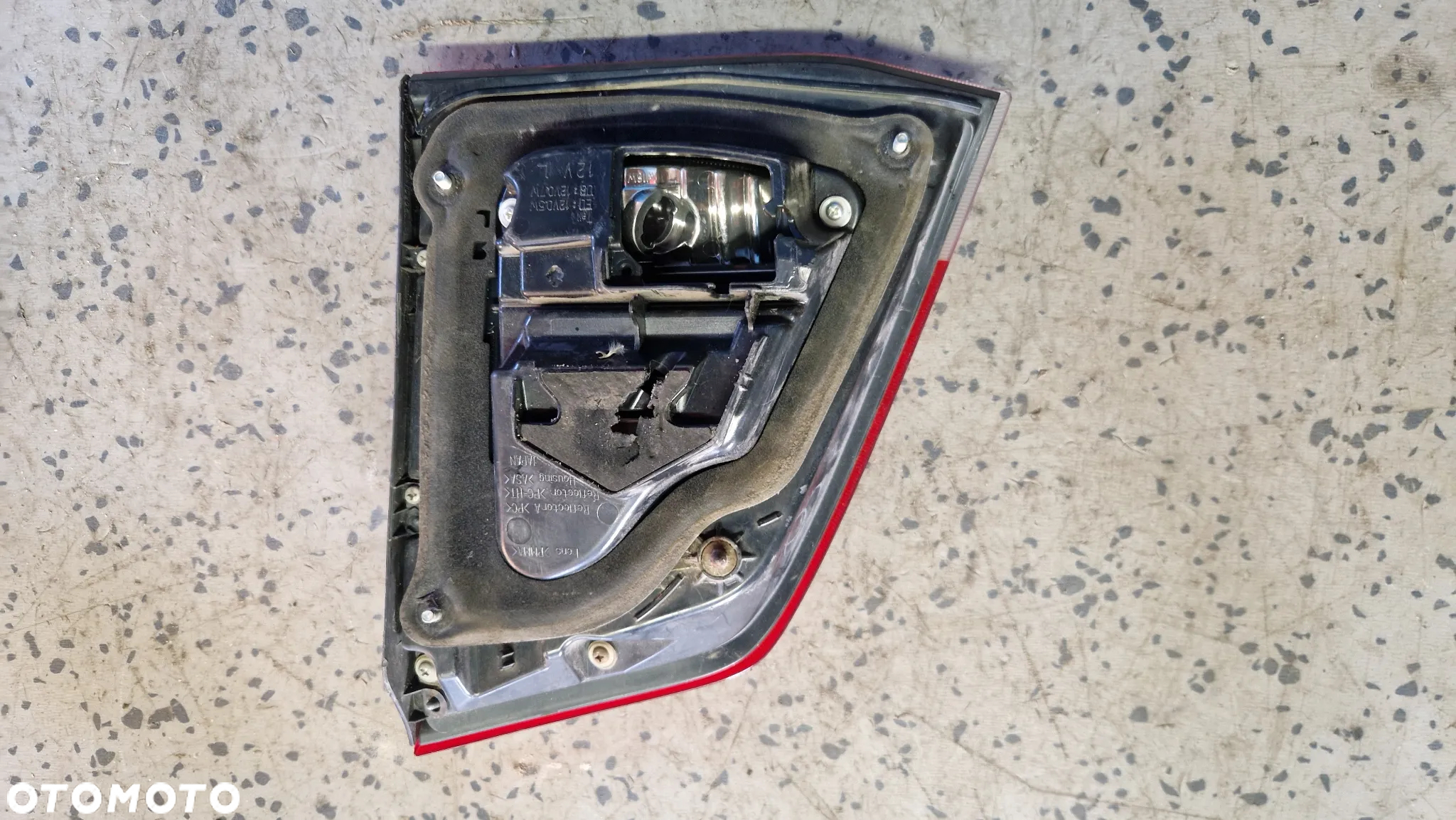 TOYOTA LAND CRUISER 200  2007-LAMPA TYŁ LEWA - 2