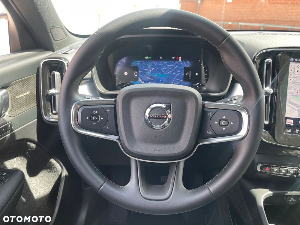 Volvo XC 40 B4 Plus Black Edition - 17