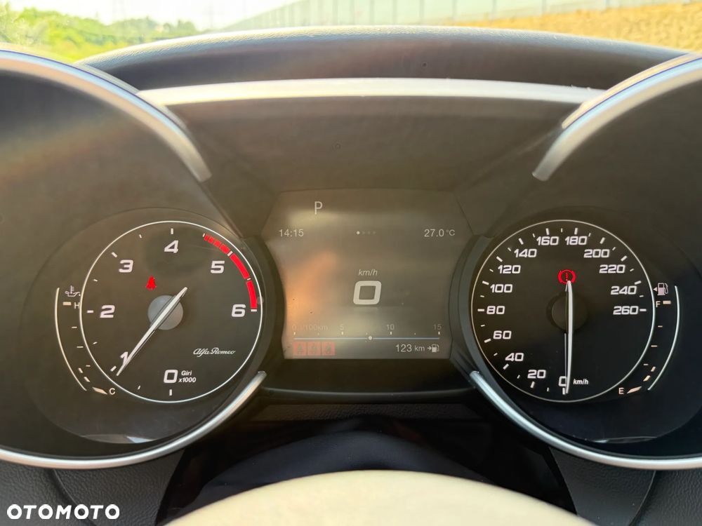 Alfa Romeo Giulia 2.2 D Turbo Veloce TI Q4 - 25