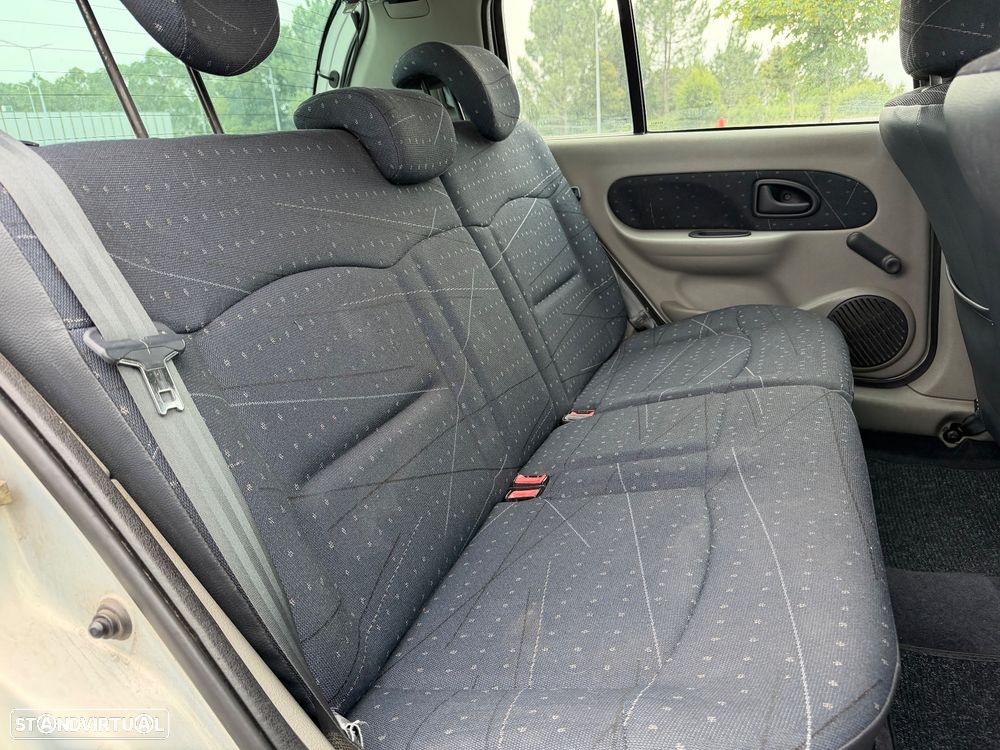 Renault Clio 1.2 16V Confort Authentique - 8